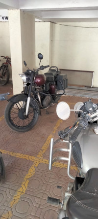 Wine-red / Black Royal Enfield Bullet Standard 350