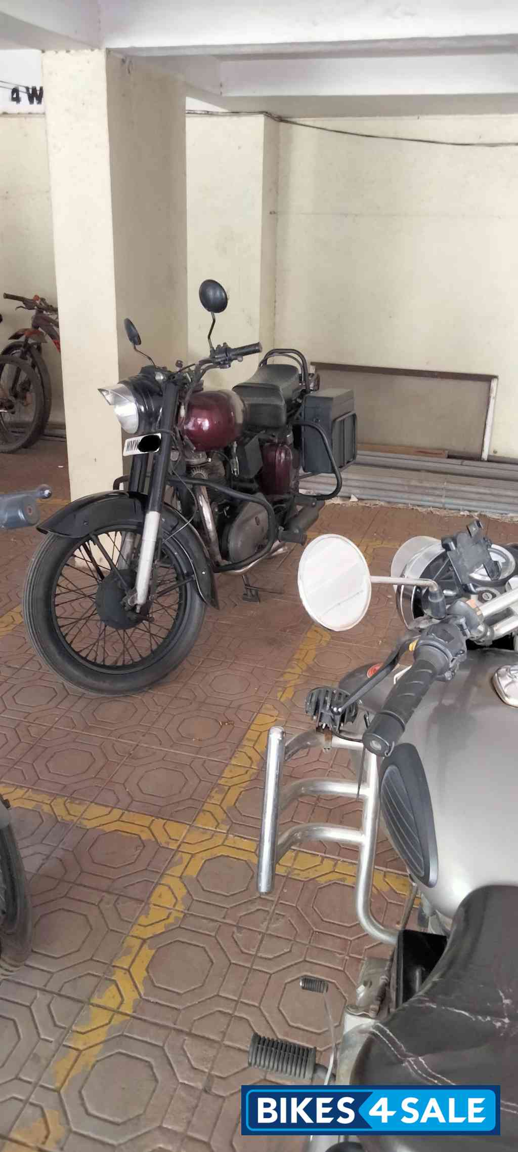 Wine-red / Black Royal Enfield Bullet Standard 350