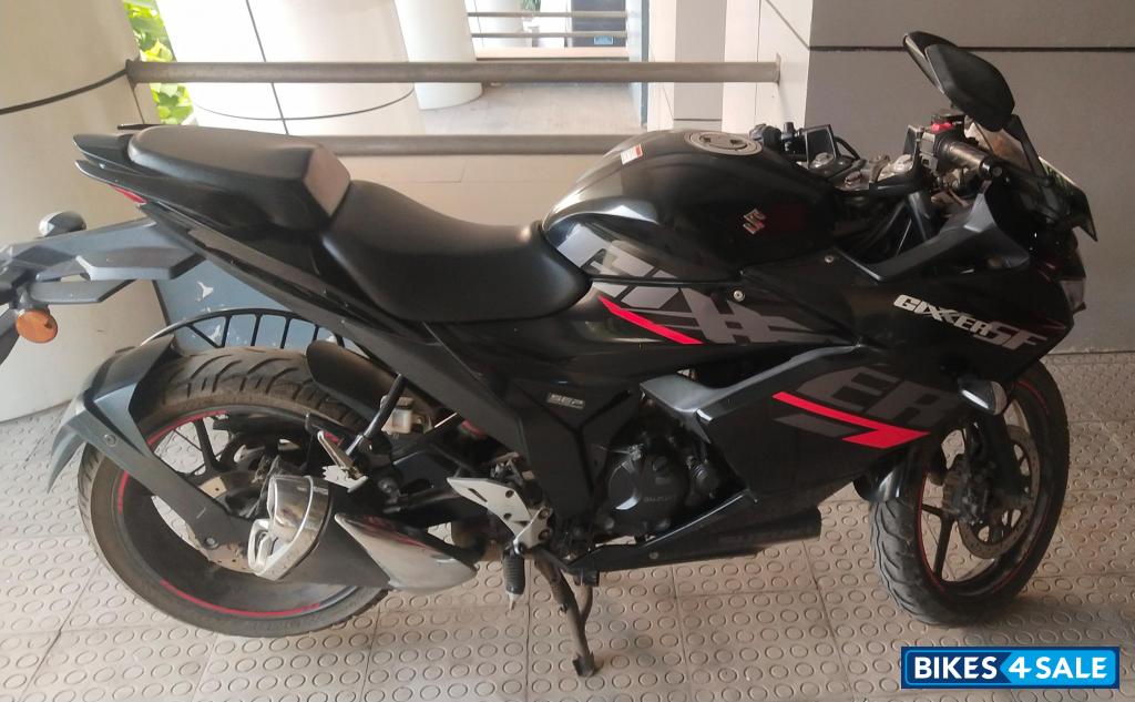 Black And Red Suzuki Gixxer 150