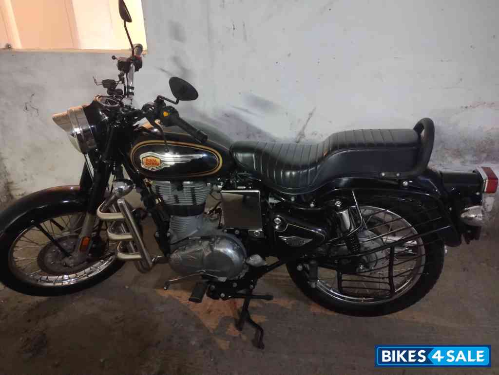 Black Royal Enfield Bullet Standard 350
