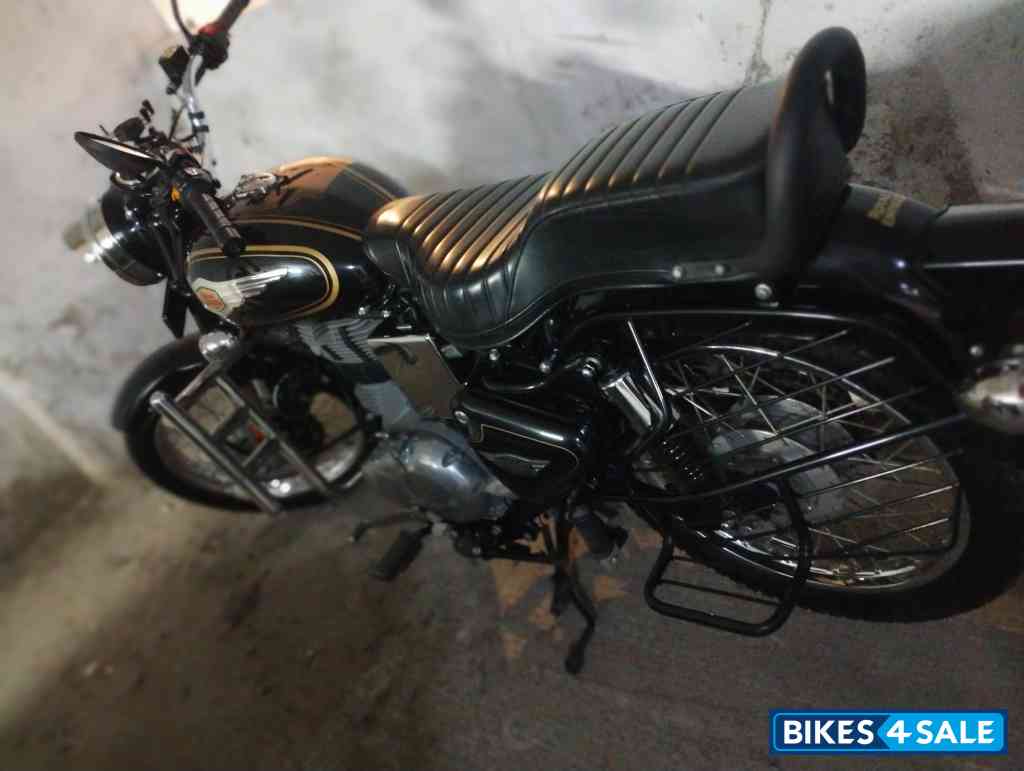 Black Royal Enfield Bullet Standard 350