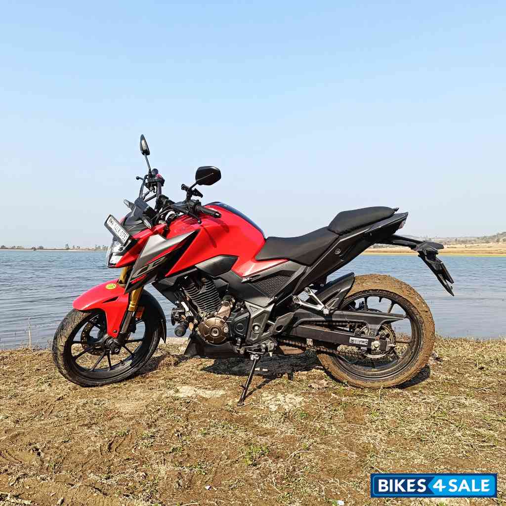 Red Honda CB300F Deluxe Pro