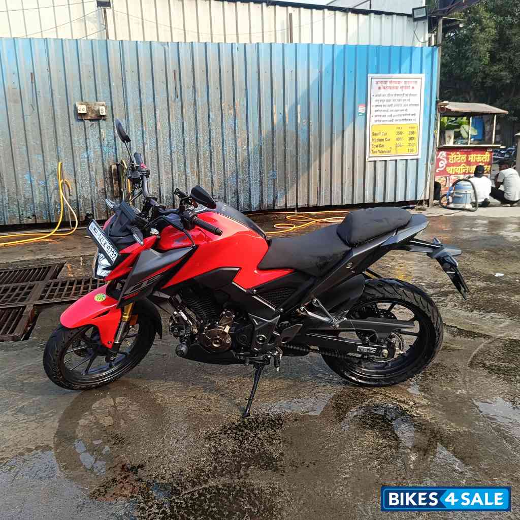 Red Honda CB300F Deluxe Pro