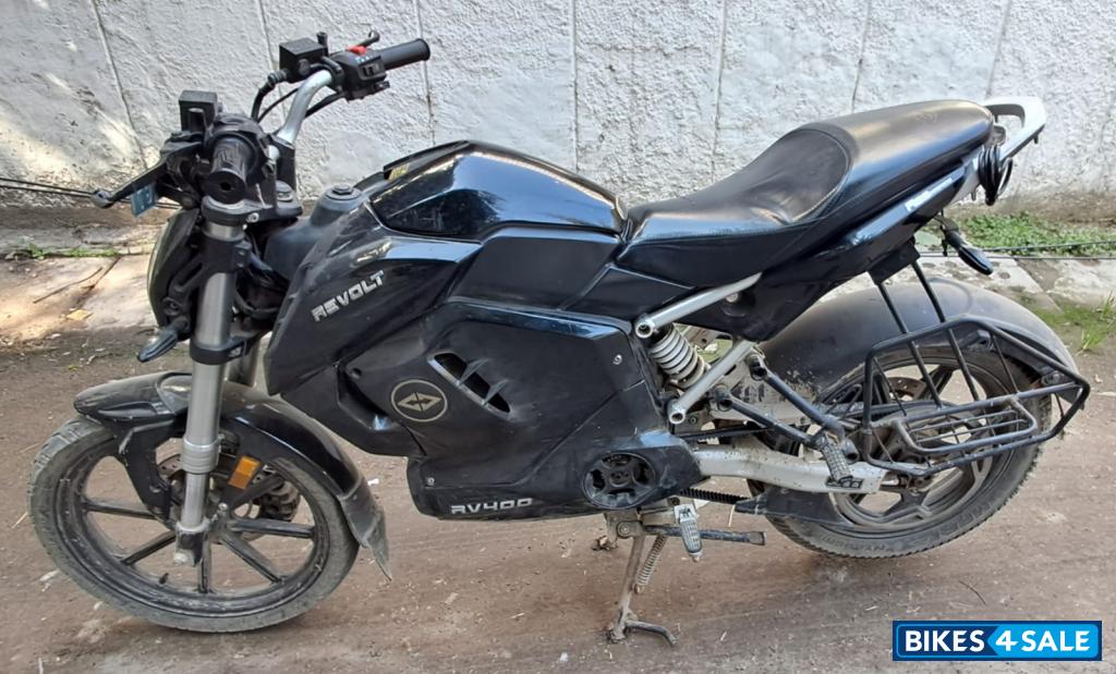 Revolt RV 400