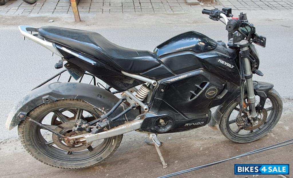 Revolt RV 400