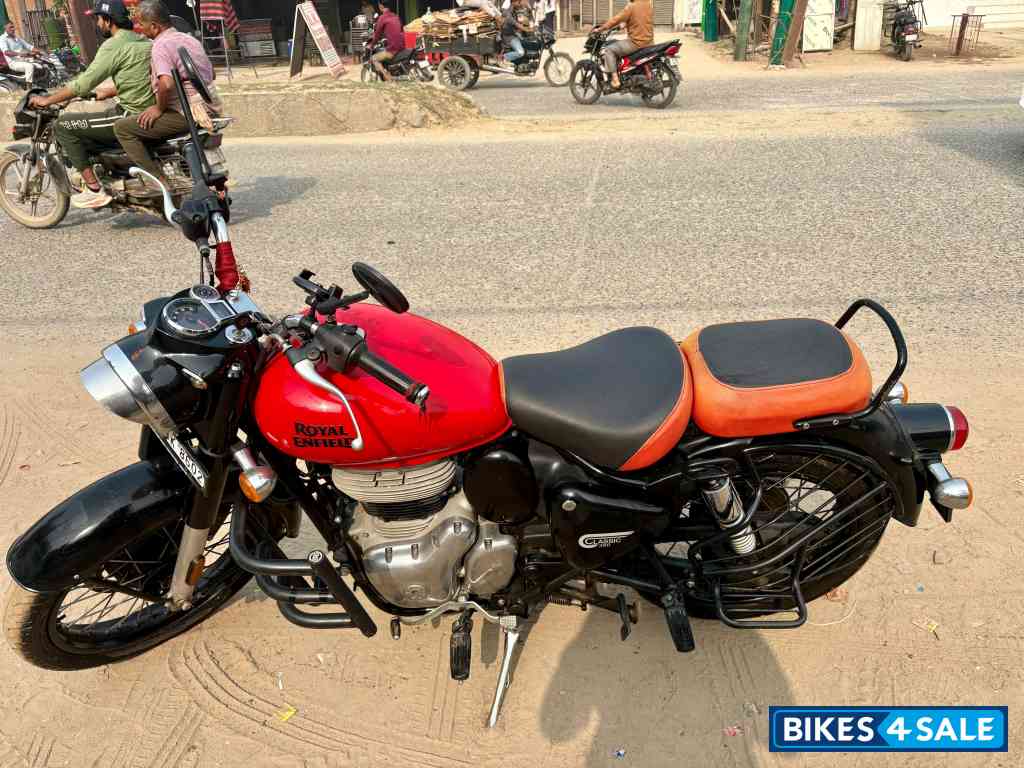 Red Royal Enfield Classic 350 Redditch Red