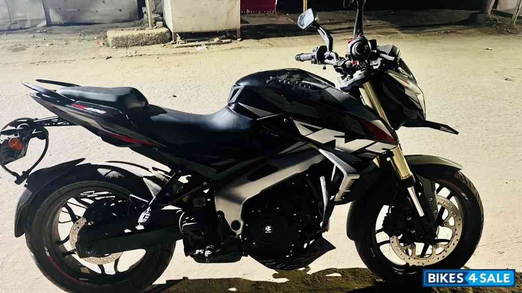 Ebony Black Bajaj Pulsar NS400Z
