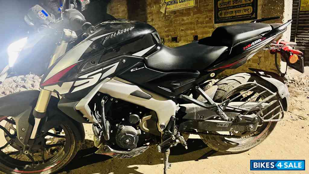 Ebony Black Bajaj Pulsar NS400Z