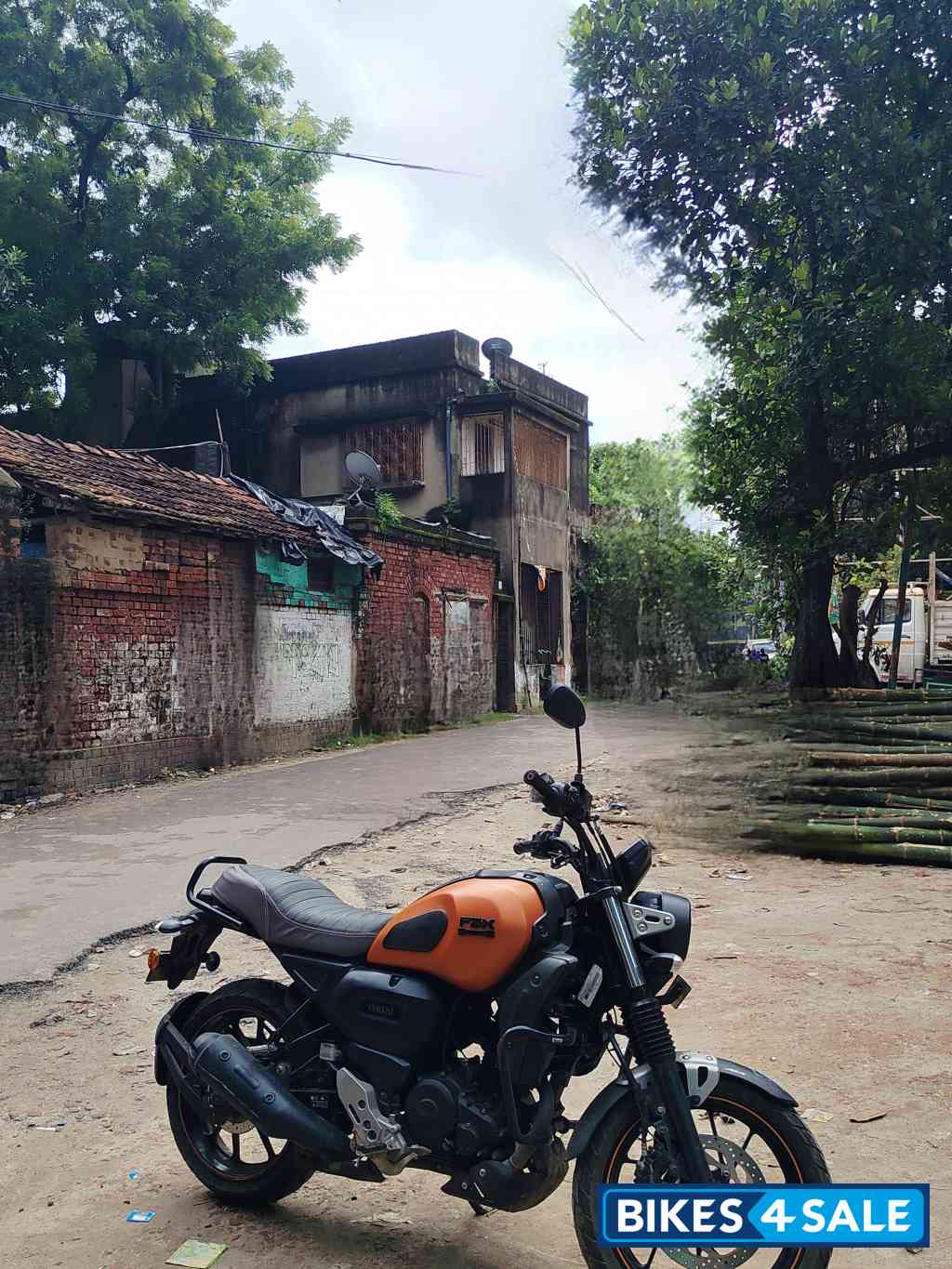 Orange Yamaha FZ-X