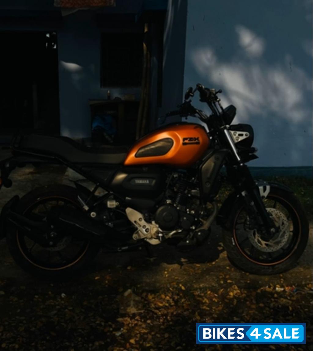 Orange Yamaha FZ-X Orange Yamaha FZ-X