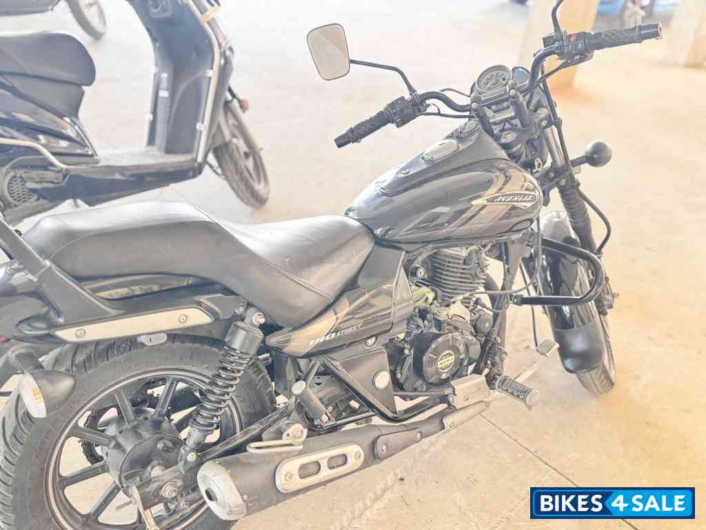 Bajaj Avenger 180 DTS-i