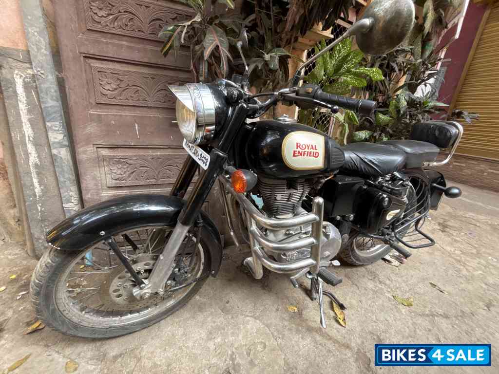 Black Royal Enfield Classic 350