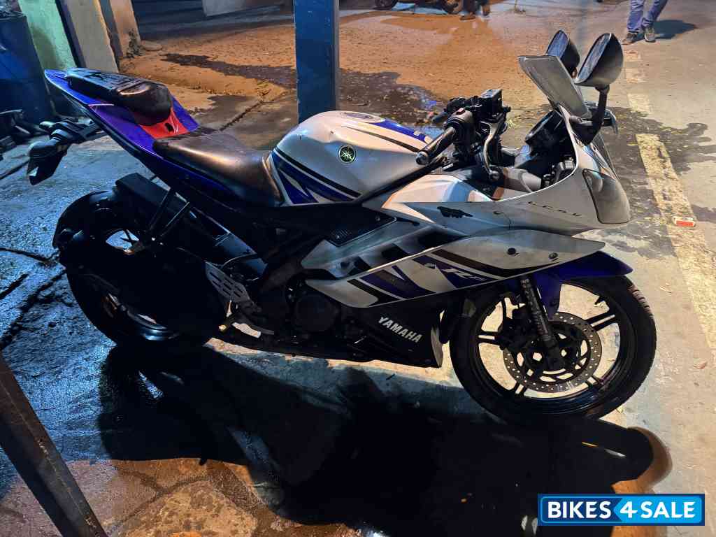 Blue White Yamaha YZF R15