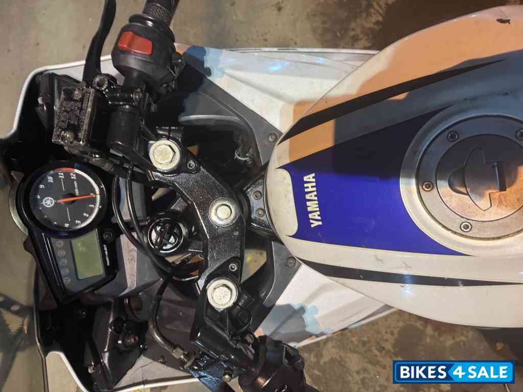Blue White Yamaha YZF R15
