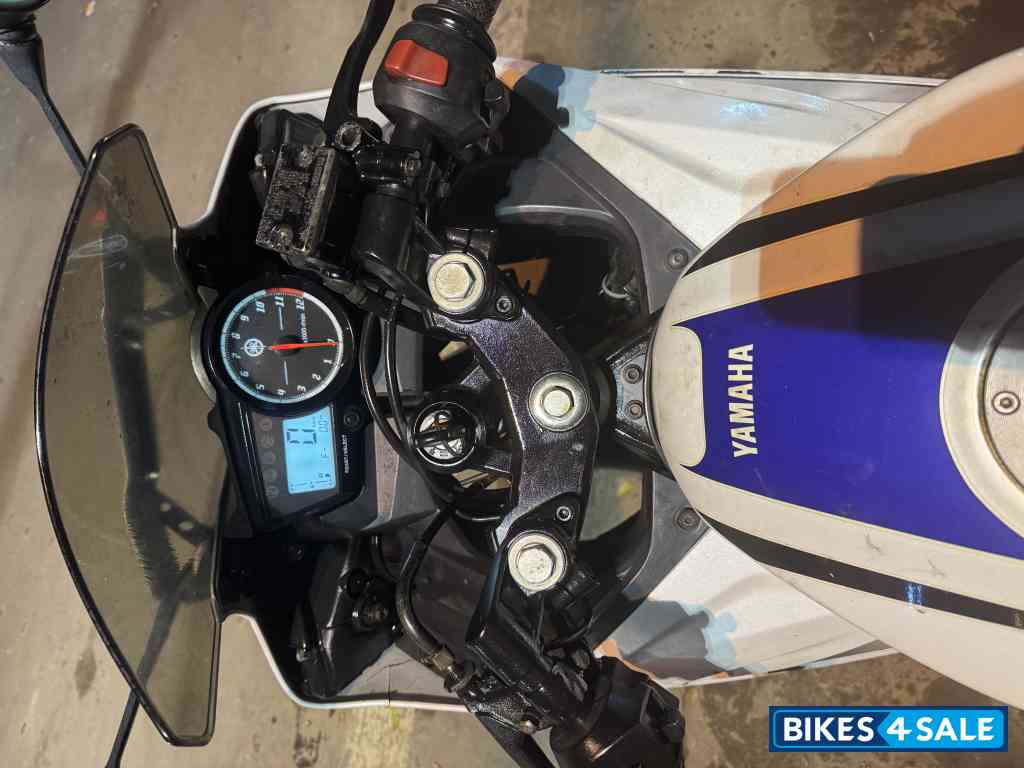Blue White Yamaha YZF R15