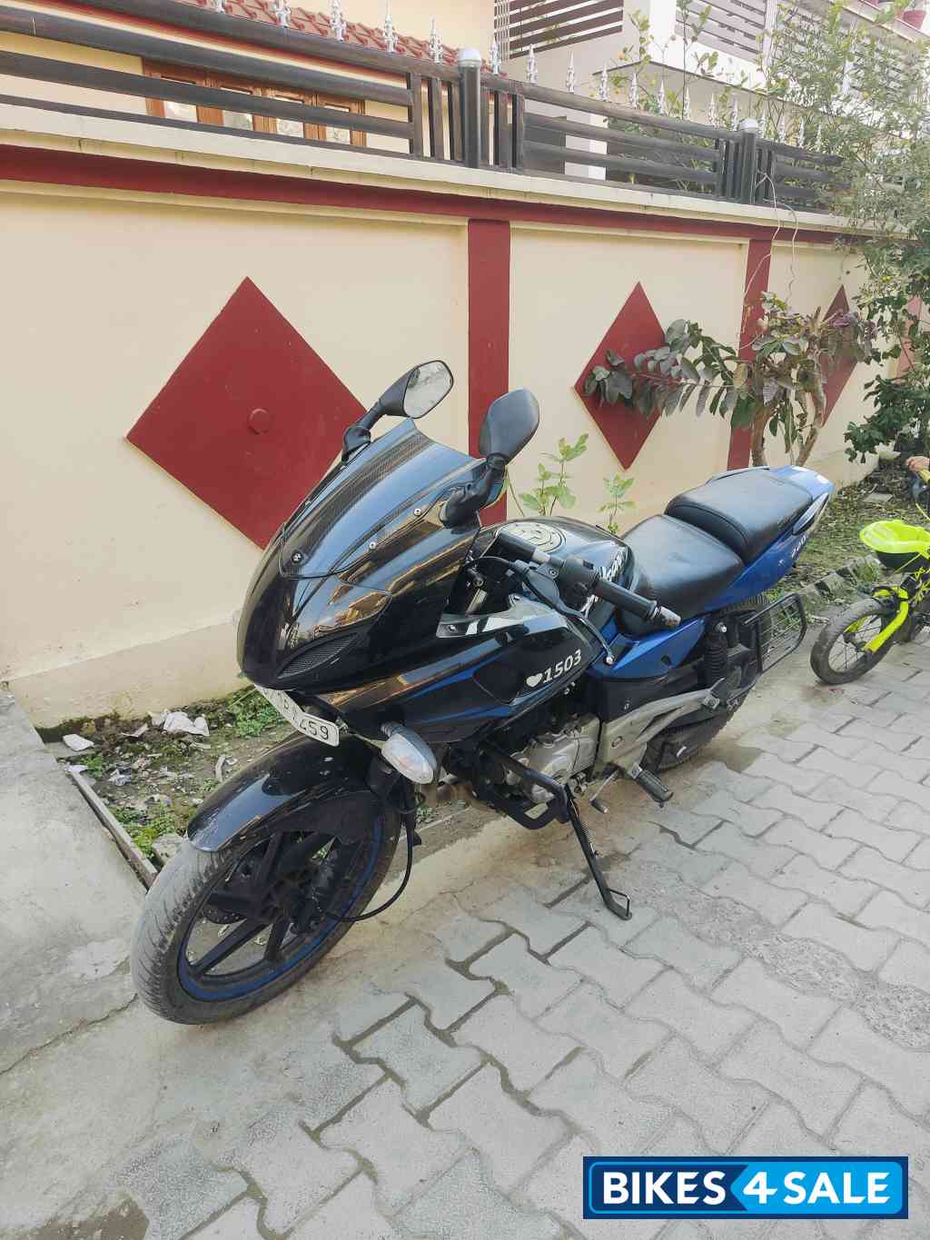 Blue Bajaj Pulsar 220F
