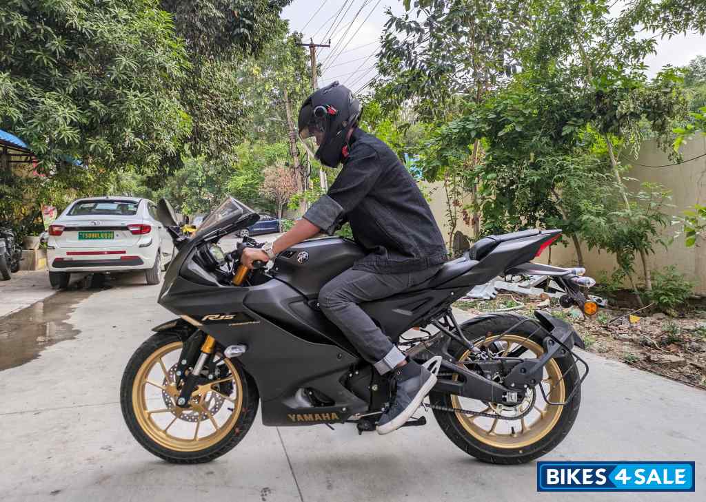 Yamaha R15 V4