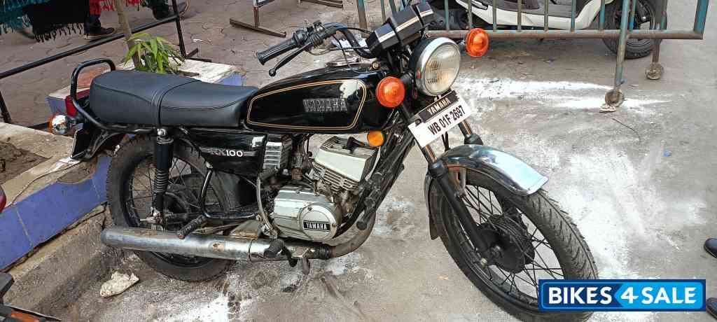 Black Yamaha RX 100 Black Yamaha RX 100
