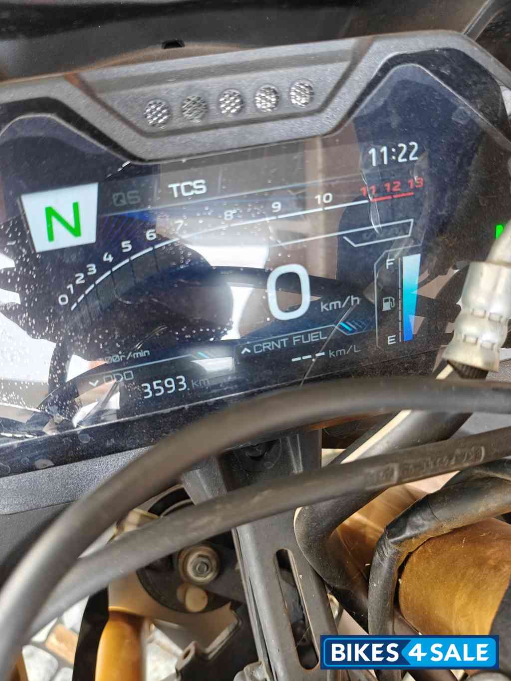 Metallic White Yamaha R15M