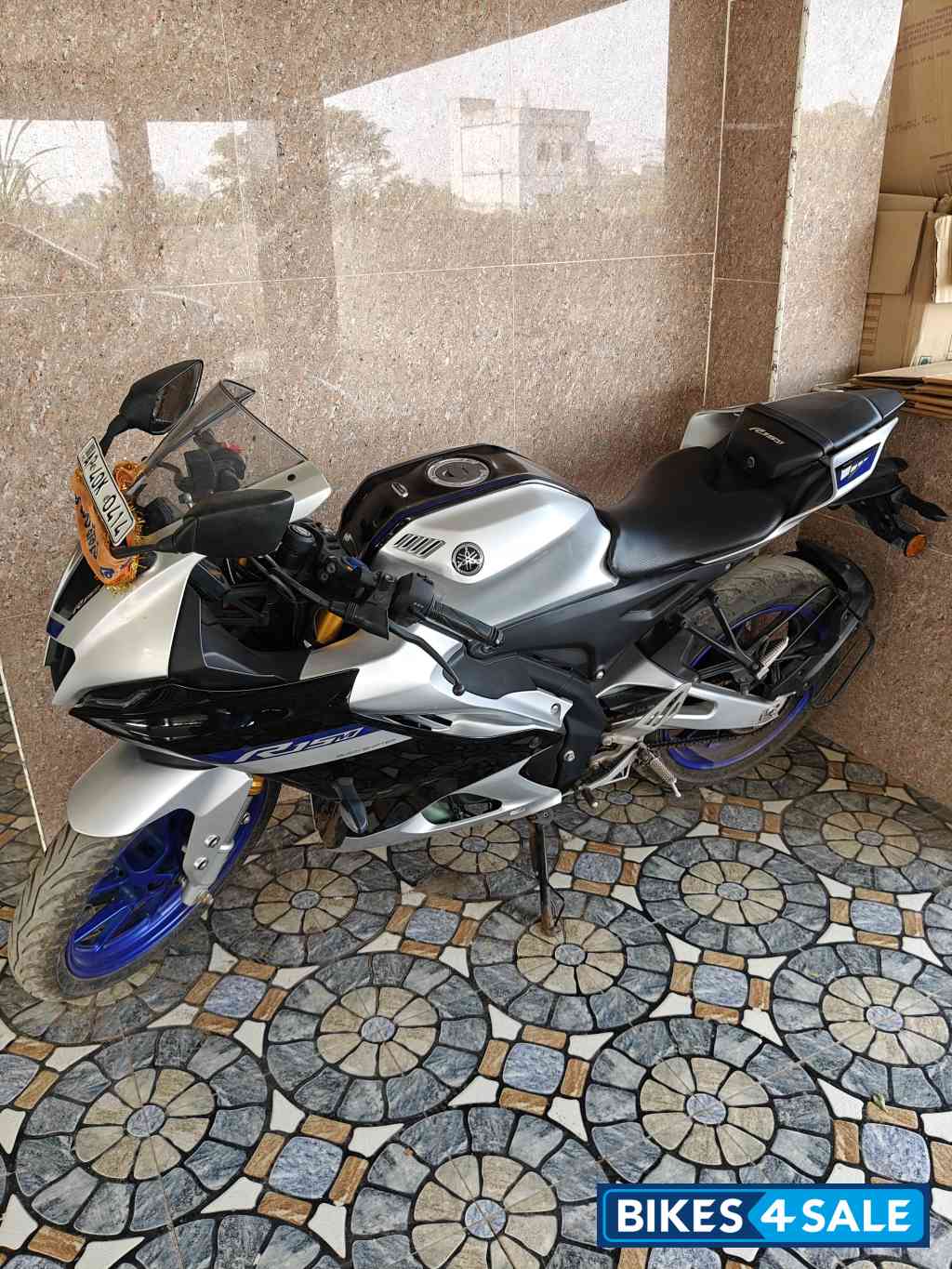 Metallic White Yamaha R15M