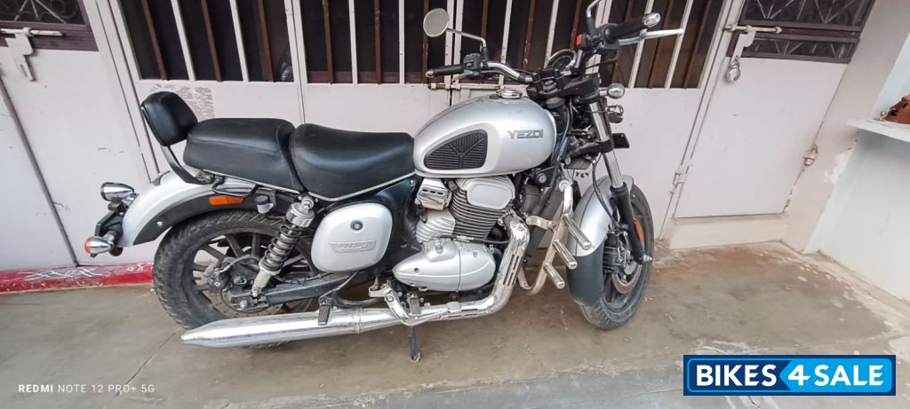 Sin Silver Yezdi Roadster Chrome