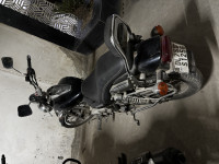 Black Bajaj Avenger 220 DTS-i