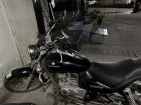 Black Bajaj Avenger 220 DTS-i