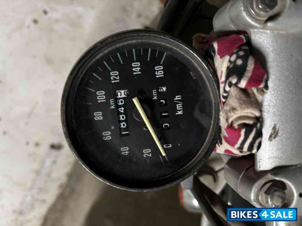 Black Bajaj Avenger 220 DTS-i