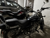 Black Bajaj Avenger 220 DTS-i