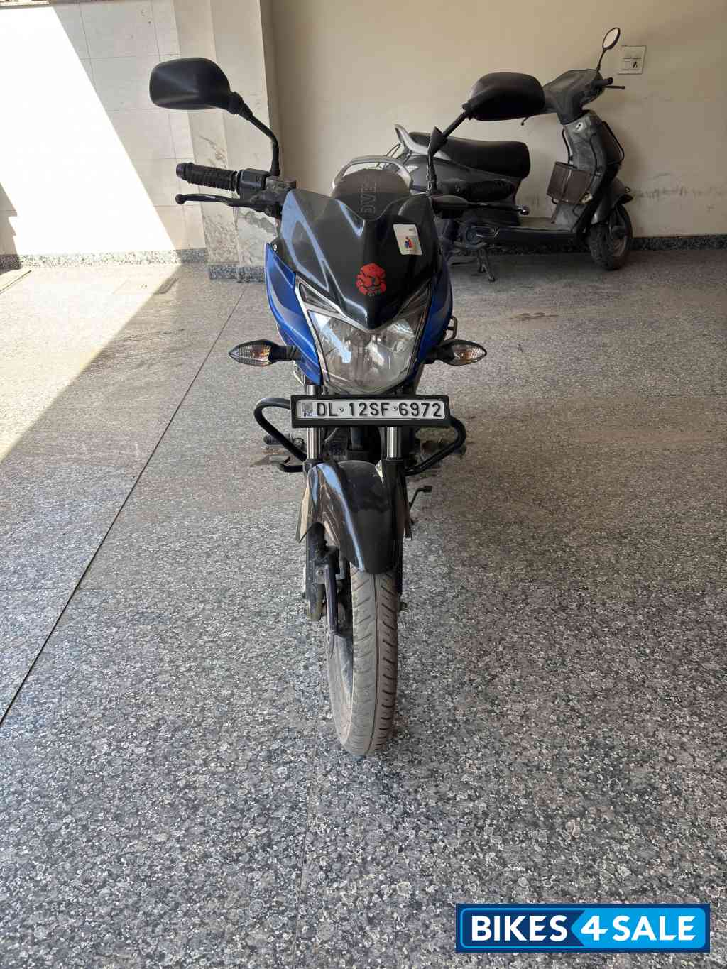 Blue Bajaj Discover 125 ST Blue Bajaj Discover 125 ST