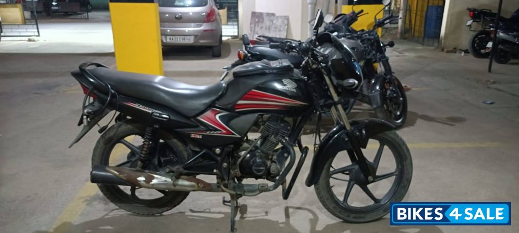 Black Honda Dream Yuga
