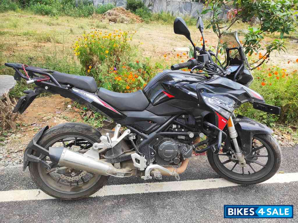 Black Benelli TRK 251