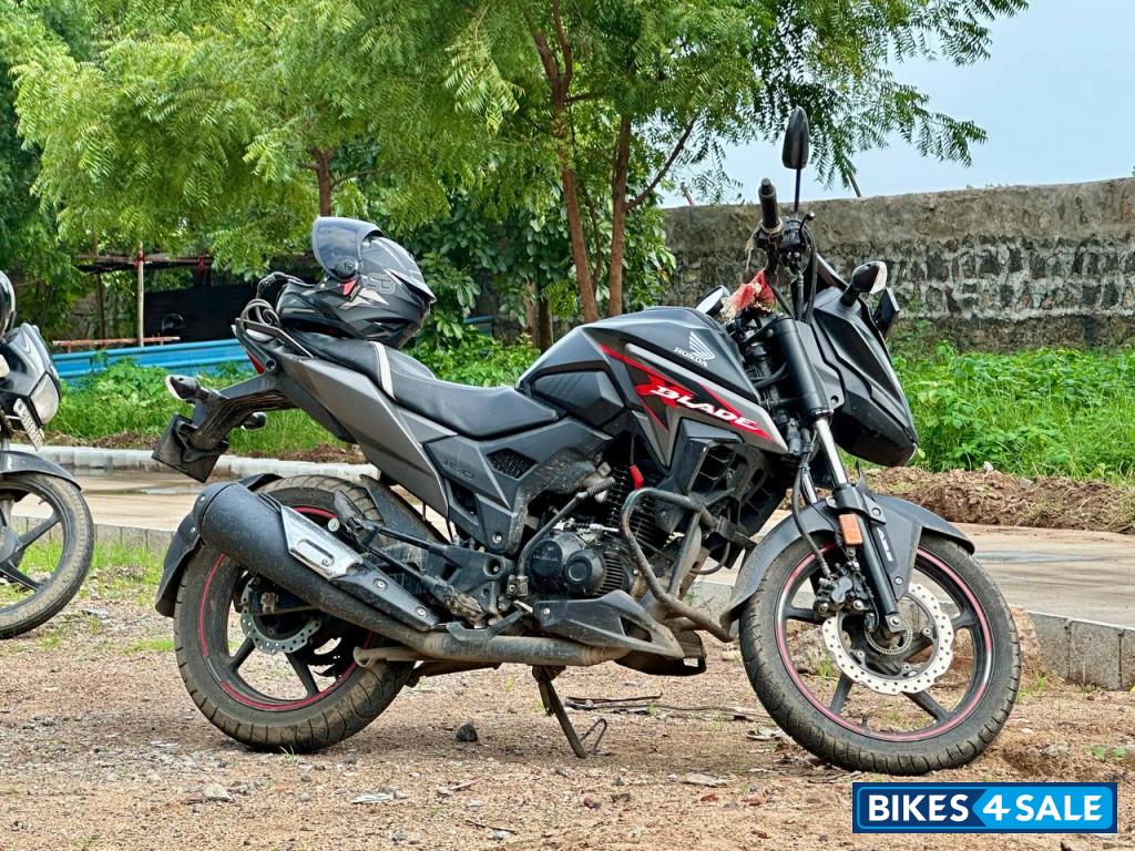 Black Honda XBlade BS6