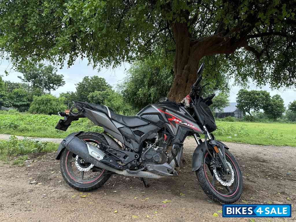 Black Honda XBlade BS6 Black Honda XBlade BS6
