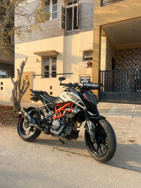 Metallic Gray KTM Duke 250 2020