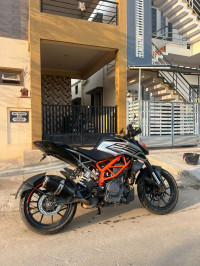 Metallic Gray KTM Duke 250 2020