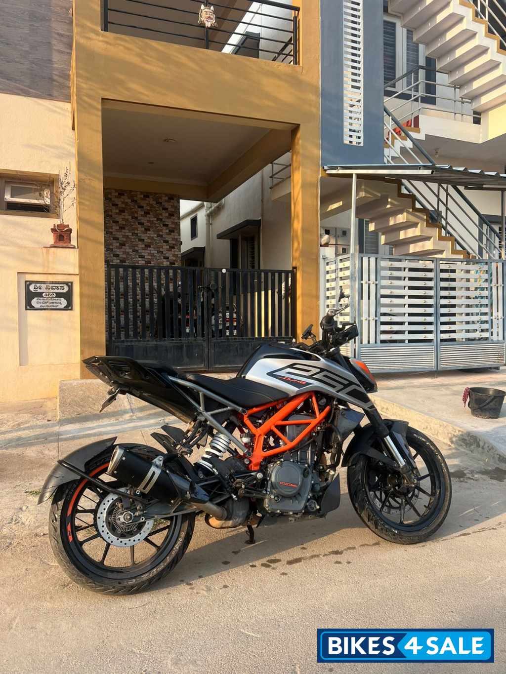 Metallic Gray KTM Duke 250 2020