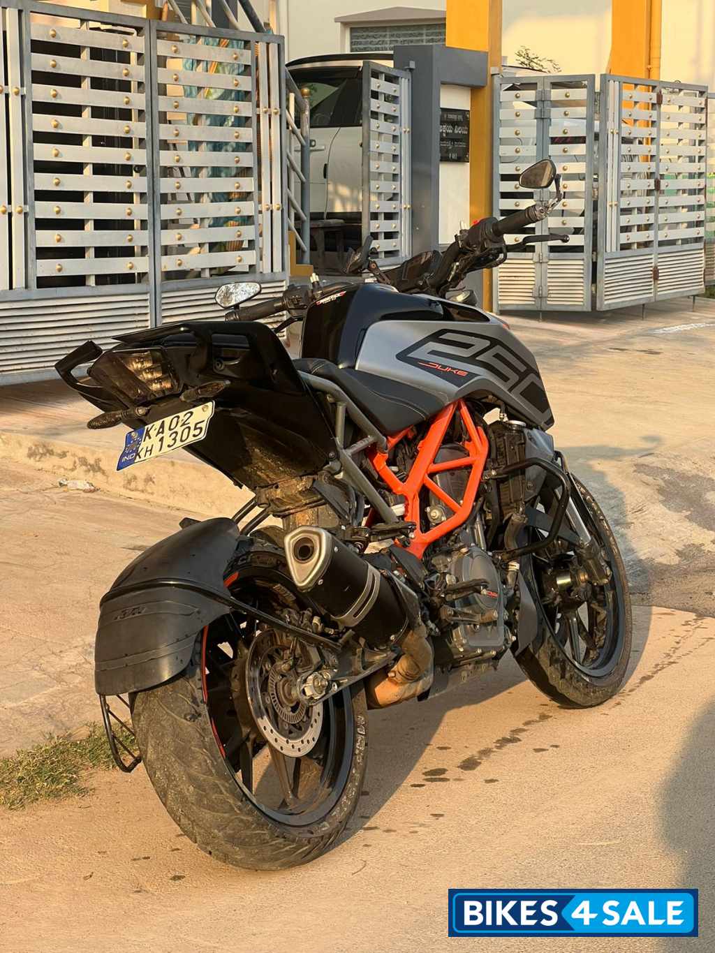 Metallic Gray KTM Duke 250 2020