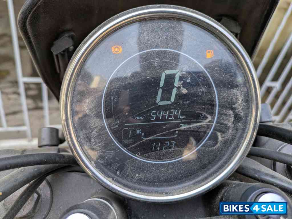 Yezdi Roadster Dual Tone