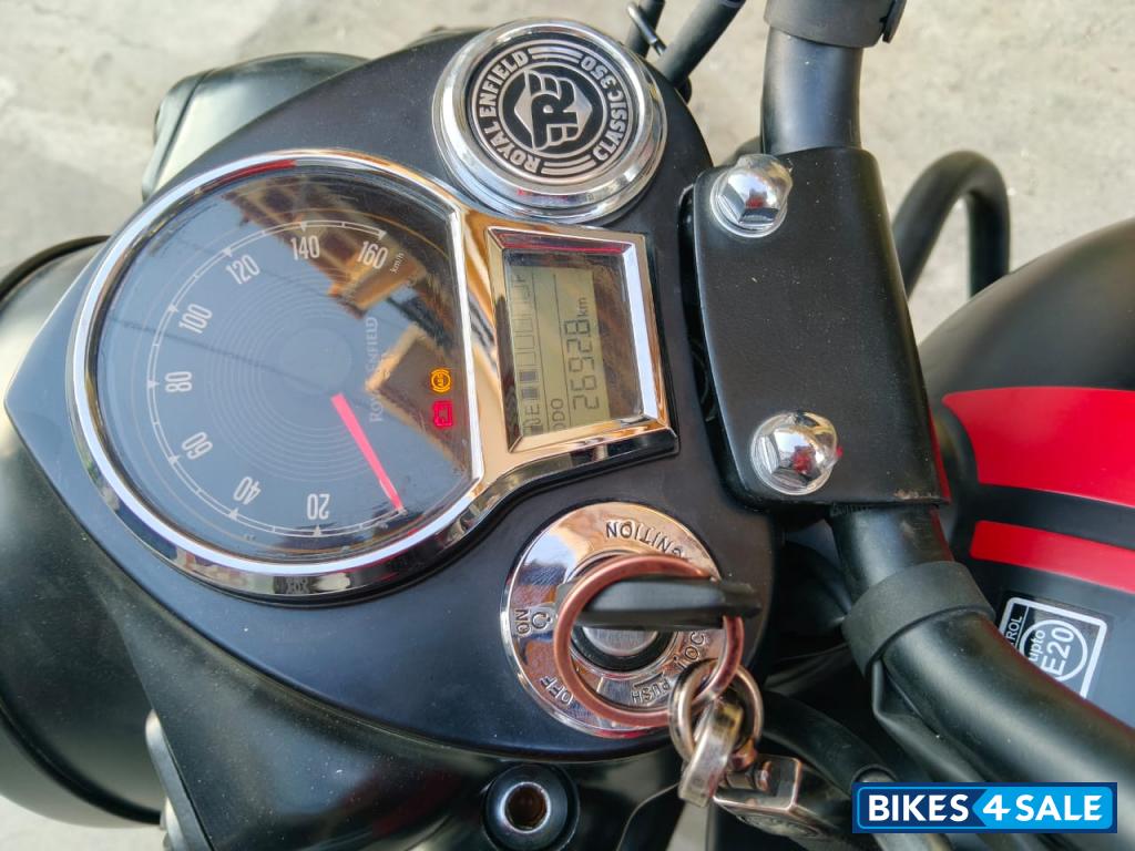 Black Stealth Royal Enfield Classic 350 2024