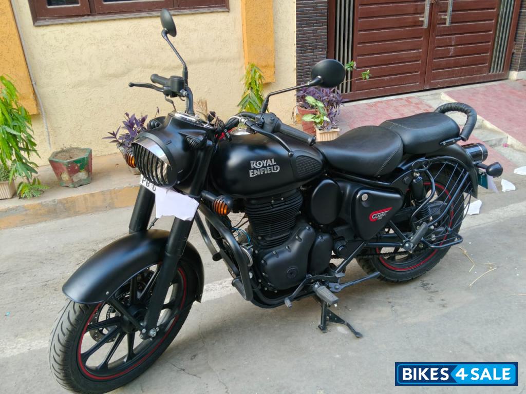 Black Stealth Royal Enfield Classic 350 2024
