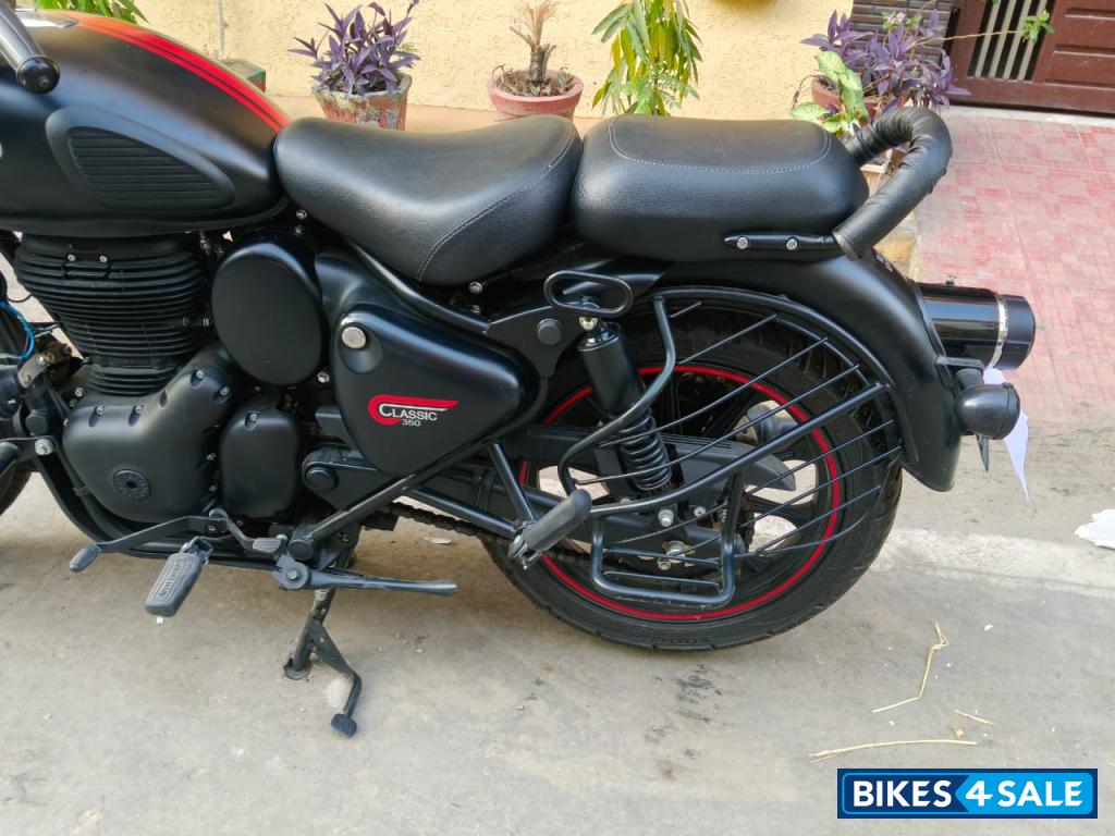 Black Stealth Royal Enfield Classic 350 2024