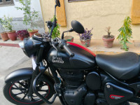 Black Stealth Royal Enfield Classic 350 2024