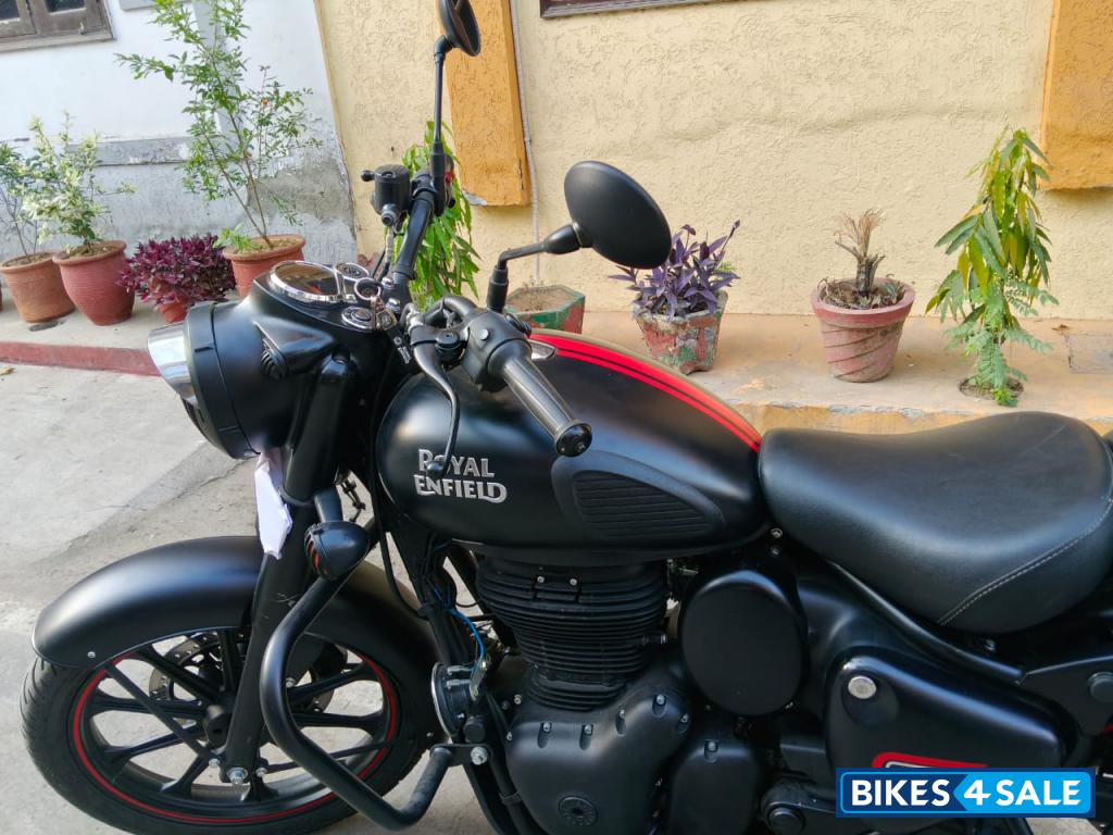 Black Stealth Royal Enfield Classic 350 2024