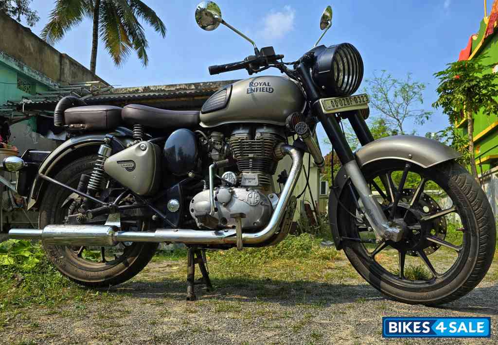Gunmetal Grey Royal Enfield Classic Gunmetal Grey