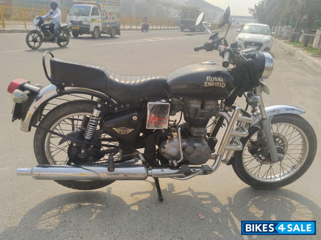 Black Royal Enfield Bullet Electra