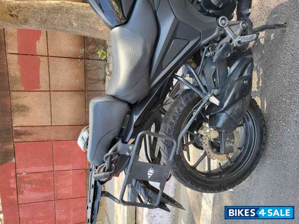 Black Honda CB200X