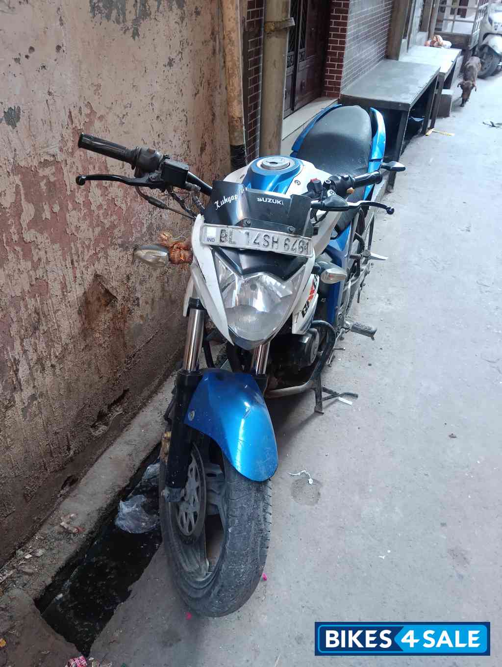 White And Blue Suzuki Gixxer 150