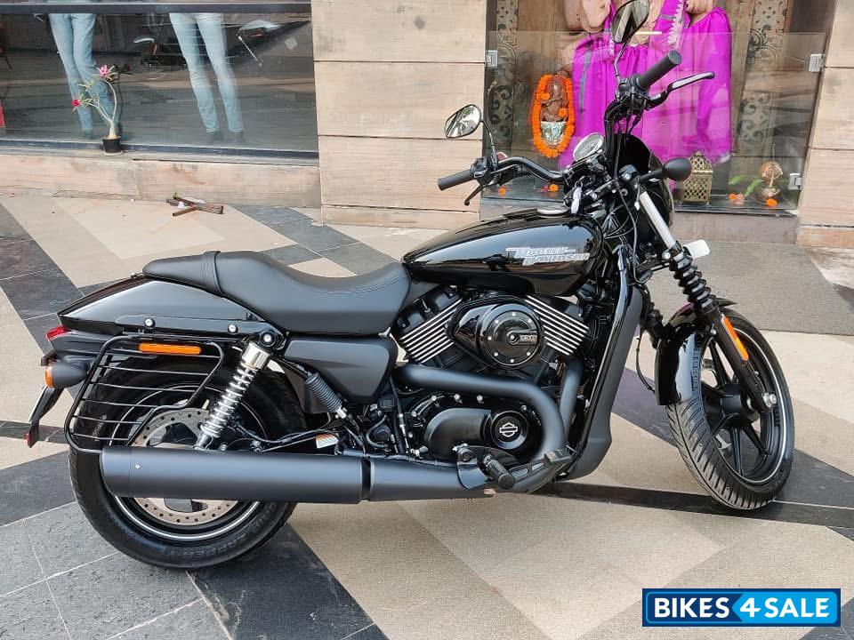 Black Harley Davidson Street 750