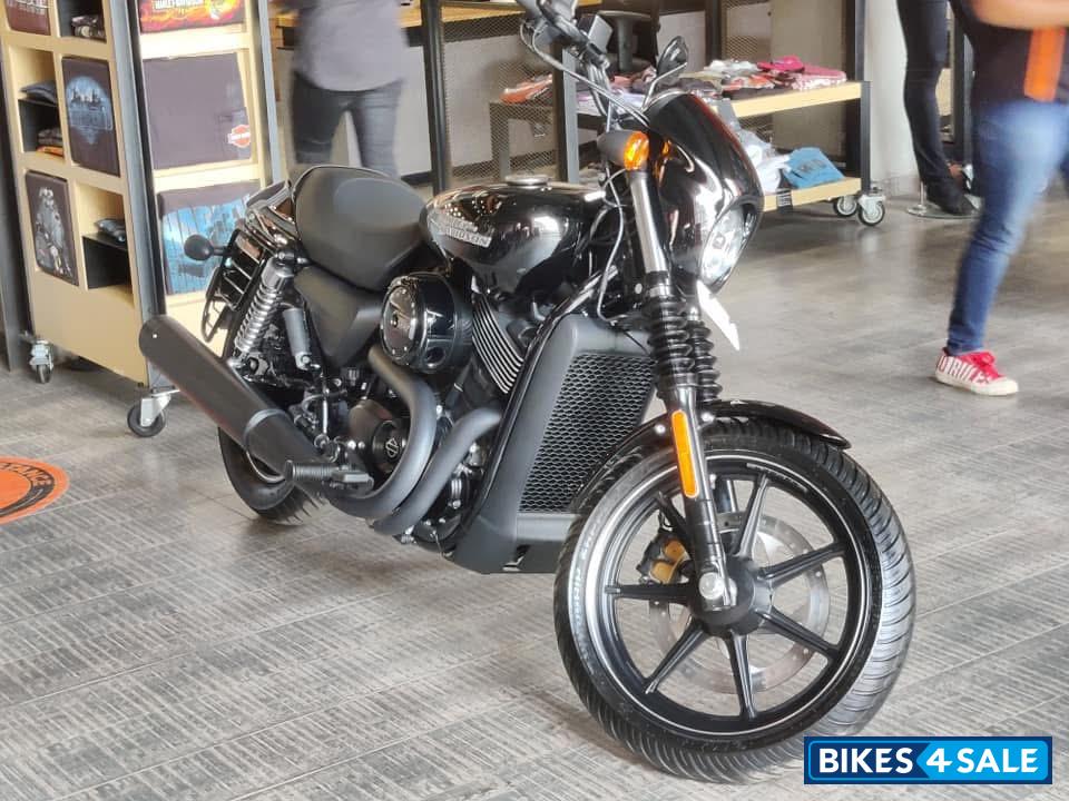 Black Harley Davidson Street 750